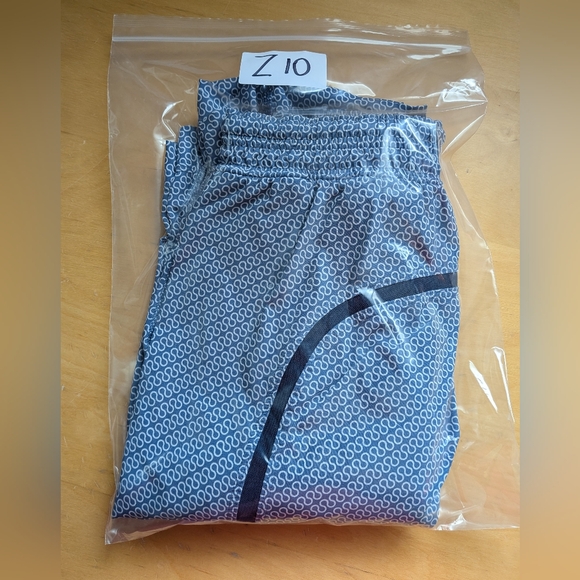 LULULEMON Pace Breaker Men Short Size XL Blue White With Pockets Active - Picture 11 of 11